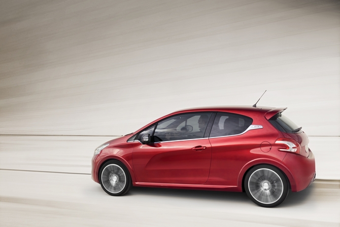 Peugeot 208 GTI e XY revelados antes de Genebra Peugeot 208 GTI e XY revelados antes de Genebra