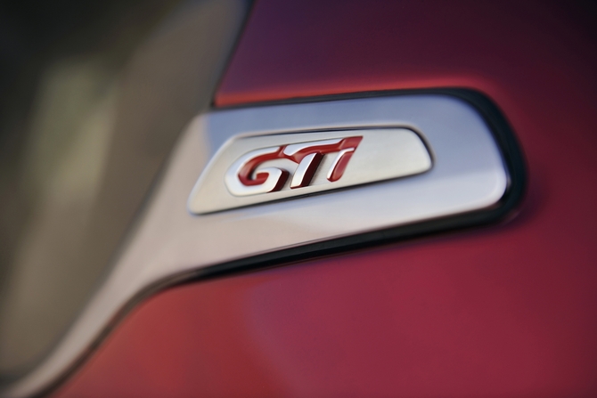 Peugeot 208 GTI e XY revelados antes de Genebra Peugeot 208 GTI e XY revelados antes de Genebra