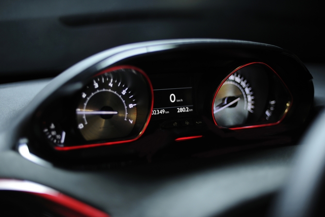 Peugeot 208 GTI e XY revelados antes de Genebra Peugeot 208 GTI e XY revelados antes de Genebra