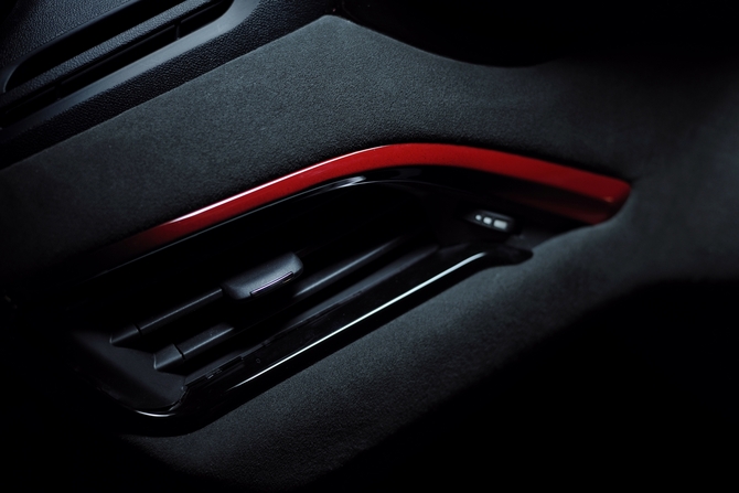Peugeot 208 GTI e XY revelados antes de Genebra Peugeot 208 GTI e XY revelados antes de Genebra