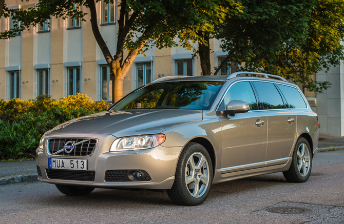 Volvo V70 D2 Kinetic Powershift Volvo V70 D2 Kinetic Powershift