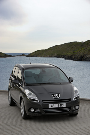 Peugeot 5008 Sport 2.0 HDi 150 FAP Peugeot 5008 Sport 2.0 HDi 150 FAP