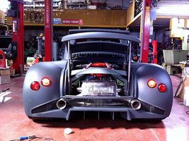 É incrível que esta equipa tenha conseguido integrar um motor Lamborghini neste carro