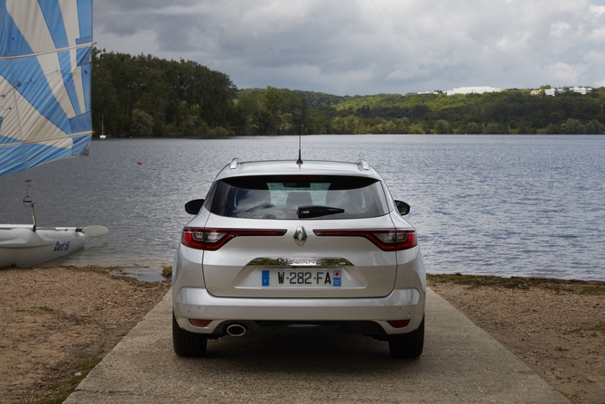 Renault Mégane Sport Tourer Energy TCe EDC Bose Edition Renault Mégane Sport Tourer Energy TCe EDC Bose Edition