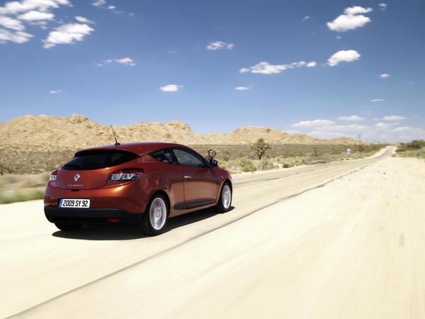 Renault Megane III Coupé 1.4 TCe 130cv Dynamique Renault Megane III Coupé 1.4 TCe 130cv Dynamique