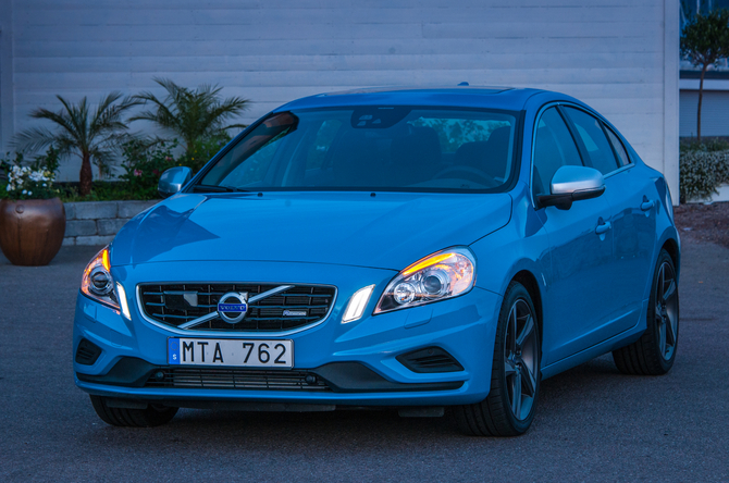 Volvo S60 D4 R-Design Volvo S60 D4 R-Design