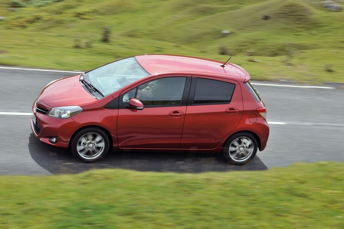 Toyota Yaris Hatchback 1.33 VVT-i SR Toyota Yaris Hatchback 1.33 VVT-i SR