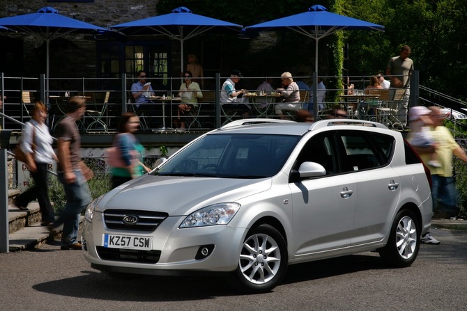 Kia cee'd Sporty Wagon 2.0 Kia cee'd Sporty Wagon 2.0