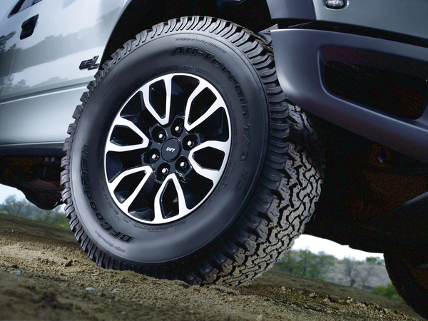 2012 Ford SVT Raptor Gets Torsen Front Differential and Optional Front-Mounted Camera 2012 Ford SVT Raptor Gets Torsen Front Differential and Optional Front-Mounted Camera