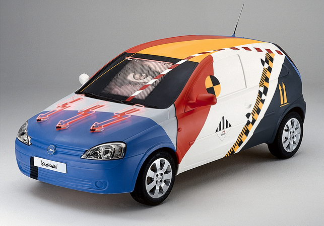 Uma interpretação artística do Corsa C foi apresentado ao mundo em Paris em 2000 Uma interpretação artística do Corsa C foi apresentado ao mundo em Paris em 2000