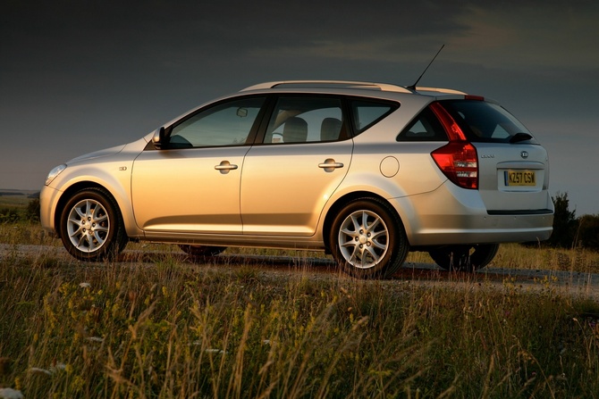 Kia cee'd Sporty Wagon 2.0 CRDi Kia cee'd Sporty Wagon 2.0 CRDi