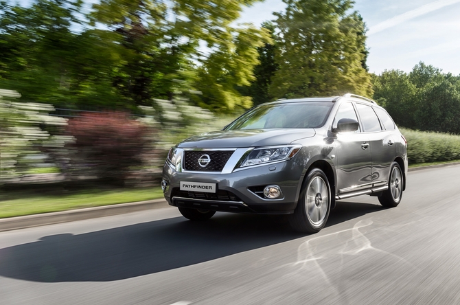 Nissan Pathfinder 2.5 dCi LE 7L Nissan Pathfinder 2.5 dCi LE 7L