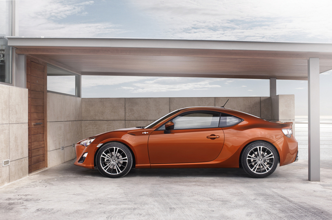 Toyota também já está a preparar versão mais potente com cerca de 250cv para 2015 Toyota também já está a preparar versão mais potente com cerca de 250cv para 2015