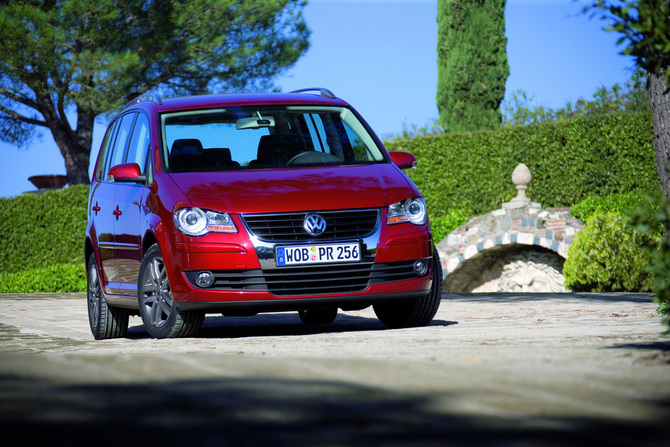 Volkswagen Touran 1.9I TDI BlueMotion 105cv DPF Conceptline 5L. Volkswagen Touran 1.9I TDI BlueMotion 105cv DPF Conceptline 5L.