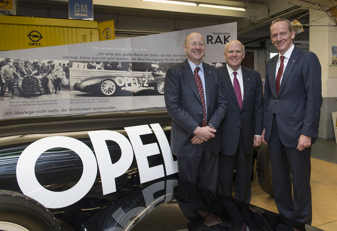 O dinheiro investido pela GM vai manter a Opel a operar pelo menos até 2016 O dinheiro investido pela GM vai manter a Opel a operar pelo menos até 2016