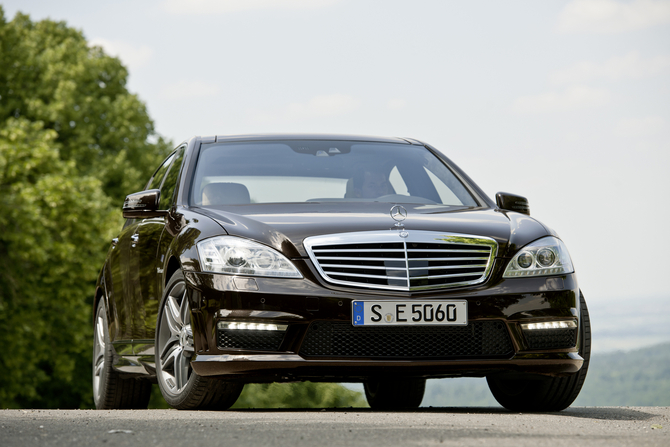 Mercedes-Benz S 63 AMG LWB w/ Performance Package Mercedes-Benz S 63 AMG LWB w/ Performance Package