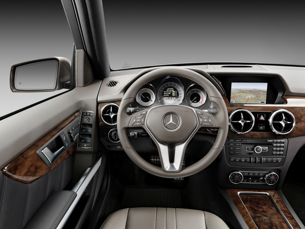 Mercedes GLK Meant to Bring Sedan Style into Compact SUV Mercedes GLK Meant to Bring Sedan Style into Compact SUV