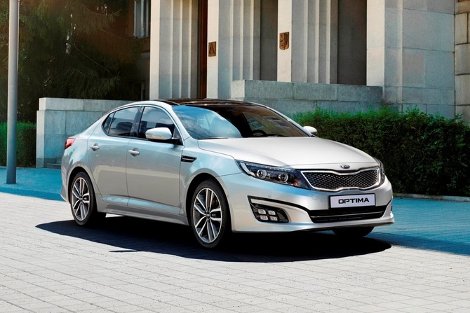 O Optima recebe um novo design dianteiro e traseiro O Optima recebe um novo design dianteiro e traseiro