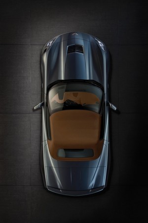 The top is insulated and features a glass rear window The top is insulated and features a glass rear window