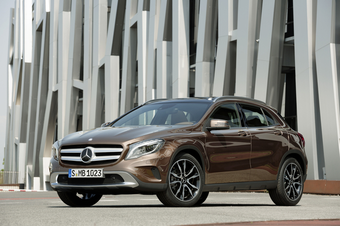 Mercedes-Benz GLA 220d 7G-DCT Mercedes-Benz GLA 220d 7G-DCT