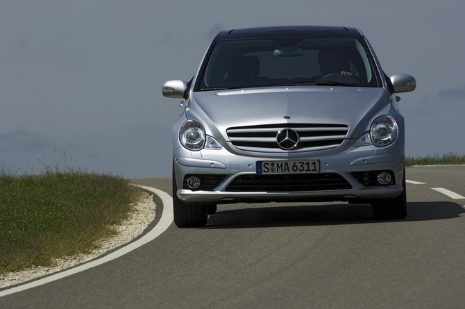 Mercedes-Benz R 63 AMG LWB Mercedes-Benz R 63 AMG LWB