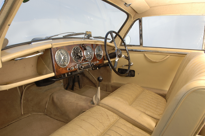 Aston Martin DB 2/4 Aston Martin DB 2/4
