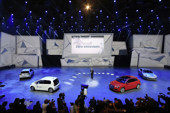 A Volkswagen lançou os modelos elétricos e-Golf e e-Up no Salão Automóvel de Frankfurt A Volkswagen lançou os modelos elétricos e-Golf e e-Up no Salão Automóvel de Frankfurt