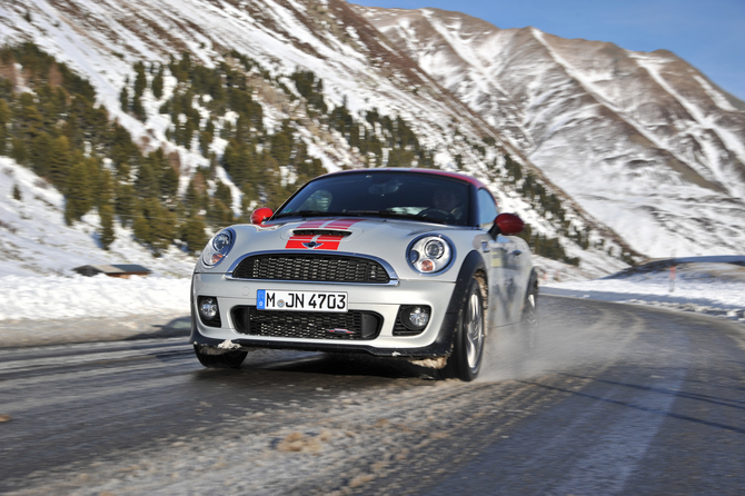 Mini is planning a new generation of cars on BMW's new modular front-wheel drive platform. Mini is planning a new generation of cars on BMW's new modular front-wheel drive platform.