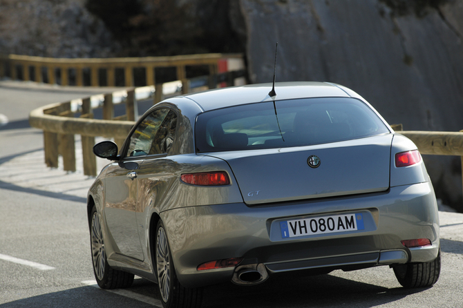 Alfa Romeo GT 1.8 Twin Spark 16V Distinctive Alfa Romeo GT 1.8 Twin Spark 16V Distinctive