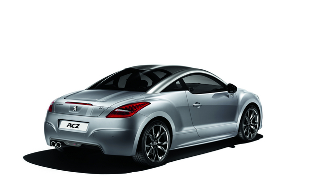 La RCZ « Onyx » est disponible en deux motorisations : 1,6 L THP 156 ch BVM6 et 2,0 HDI 163 ch BVM6 La RCZ « Onyx » est disponible en deux motorisations : 1,6 L THP 156 ch BVM6 et 2,0 HDI 163 ch BVM6