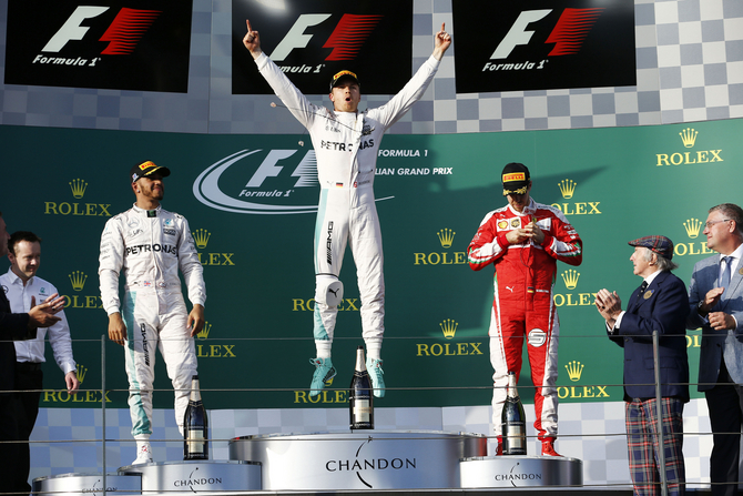 Hamilton e Vettel completaram o pódio na Austrália Hamilton e Vettel completaram o pódio na Austrália