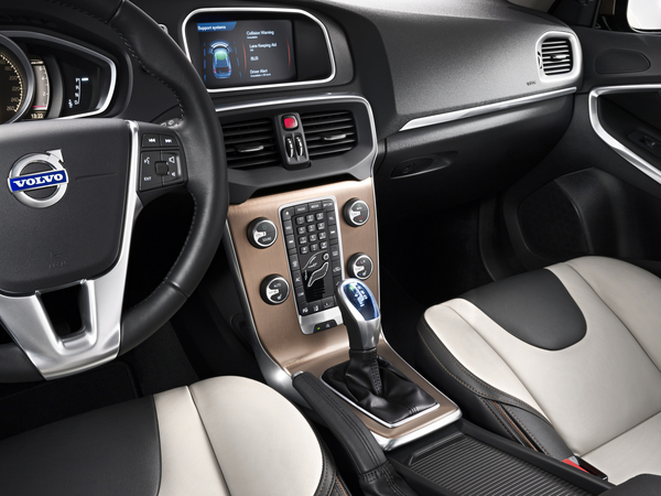 Volvo V40 Cross Country premiers in Paris Volvo V40 Cross Country premiers in Paris