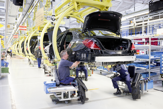 Os carros são montados em diversas partes que são depois reunidas para lidar com todas as configurações possíveis Os carros são montados em diversas partes que são depois reunidas para lidar com todas as configurações possíveis