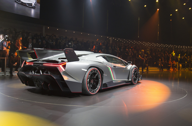 The entire monocoque is made from carbon fiber reinforced plastic The entire monocoque is made from carbon fiber reinforced plastic