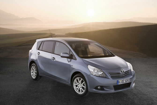 Toyota Verso 2.0 D-4D 125 Exclusive Toyota Verso 2.0 D-4D 125 Exclusive