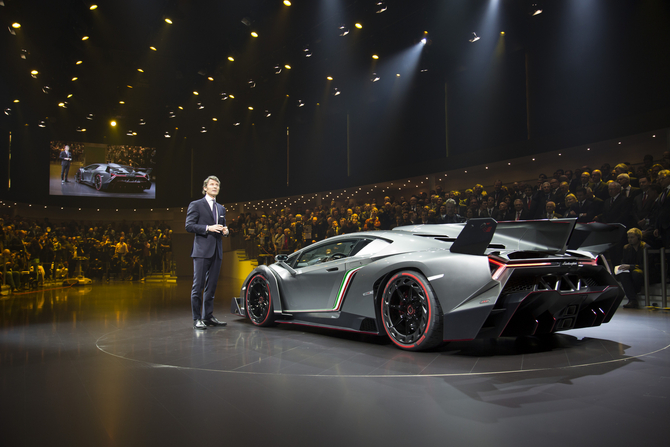 The Veneno rides on 20in front wheels and 21in rear wheels The Veneno rides on 20in front wheels and 21in rear wheels