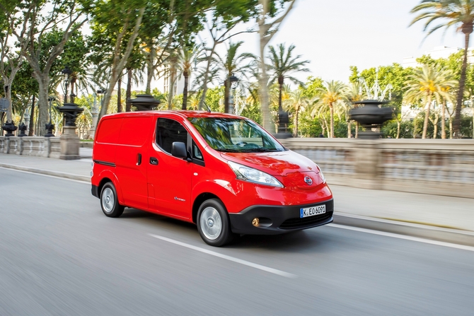Nissan e-NV200 Van Basic Grelha Nissan e-NV200 Van Basic Grelha