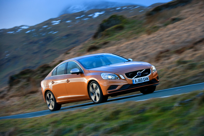 Volvo S60 2.4 D5 R-Design AT Volvo S60 2.4 D5 R-Design AT
