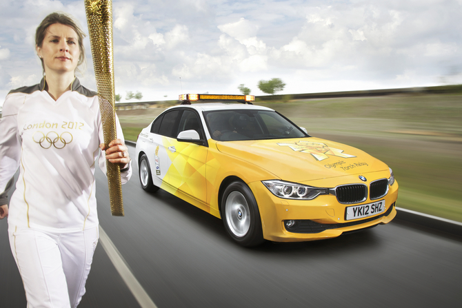 BMW stellt 1,550 320d Efficient Dynamics für den Fackellauf und Radrennen BMW stellt 1,550 320d Efficient Dynamics für den Fackellauf und Radrennen
