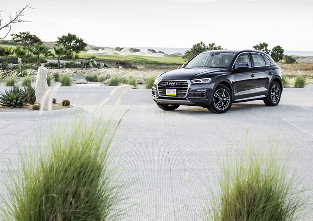 Audi Q5 2.0 TFSI quattro Design S tronic Audi Q5 2.0 TFSI quattro Design S tronic