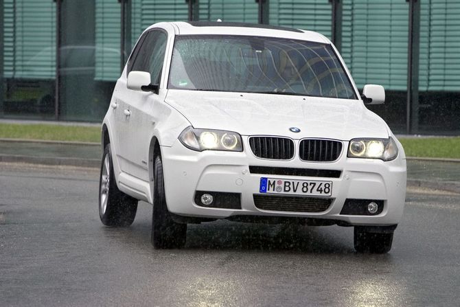 BMW X3 xDrive30d Auto Lifestyle (E83) BMW X3 xDrive30d Auto Lifestyle (E83)