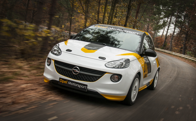 Compétition-client et tremplin pour de nouveaux talents en rallye et sur circuit Compétition-client et tremplin pour de nouveaux talents en rallye et sur circuit
