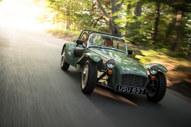 Baseado na versão Seven 160, o Seven Sprint é alimentado pelo mesmo motor três cilindros da Suzuki de 82cv Baseado na versão Seven 160, o Seven Sprint é alimentado pelo mesmo motor três cilindros da Suzuki de 82cv