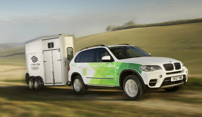 Os X5 xDrive30d serão utilizados para rebocar os cavalos Os X5 xDrive30d serão utilizados para rebocar os cavalos