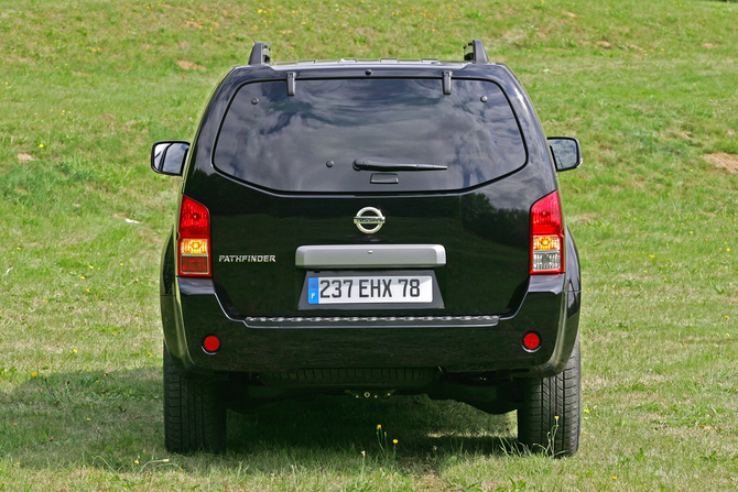Nissan Pathfinder 2.5 dCi XE Pack 7L Nissan Pathfinder 2.5 dCi XE Pack 7L