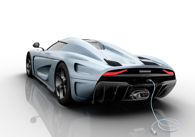 O Regera está equipado com um grande spoiler traseiro que contribui para uma O Regera está equipado com um grande spoiler traseiro que contribui para uma