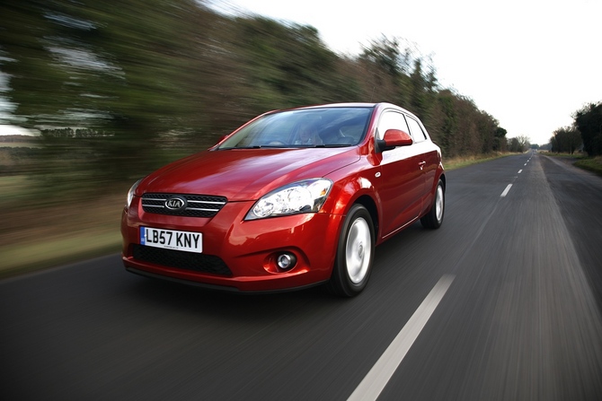 Kia cee'd S coupe 1.4 CVVT 109cv EX ISG (09) Kia cee'd S coupe 1.4 CVVT 109cv EX ISG (09)