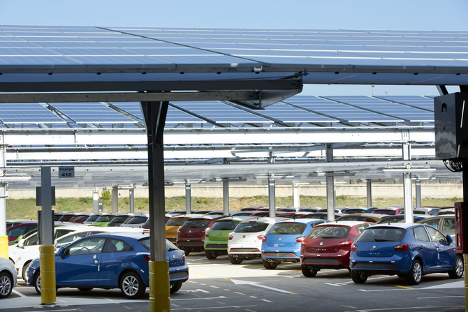 A fábrica instalou em 2013 a maior estrutura de painéis solares do mundo numa só fábrica da indústria automóvel A fábrica instalou em 2013 a maior estrutura de painéis solares do mundo numa só fábrica da indústria automóvel
