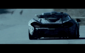 A McLaren continua a mostrar o P1 real com camuflagem
