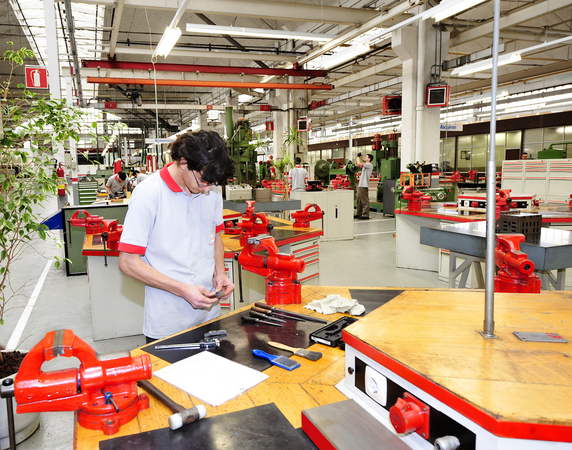 There are over 5,900 parts in each car There are over 5,900 parts in each car